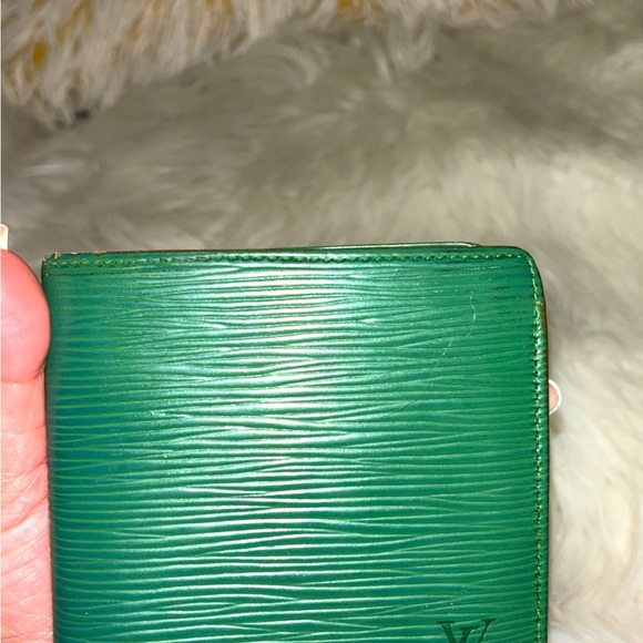 Louis Vuitton Epi Leather Wallet! Unisex. Serial Number: MI0928 - Picture 7 of 7